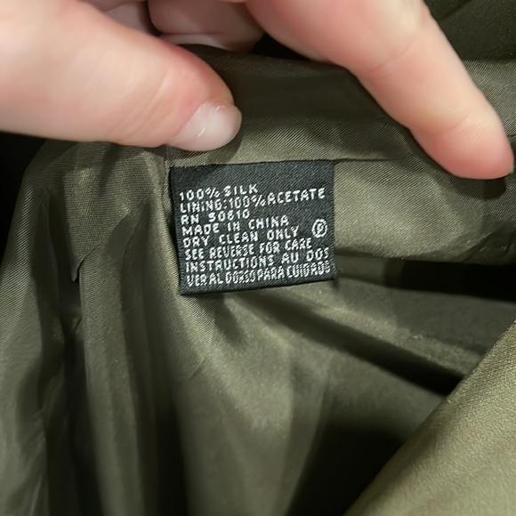 Kasper silk blazer. Olive green/grey 100% silk blazer with wood toggle closure. - Picture 4 of 5